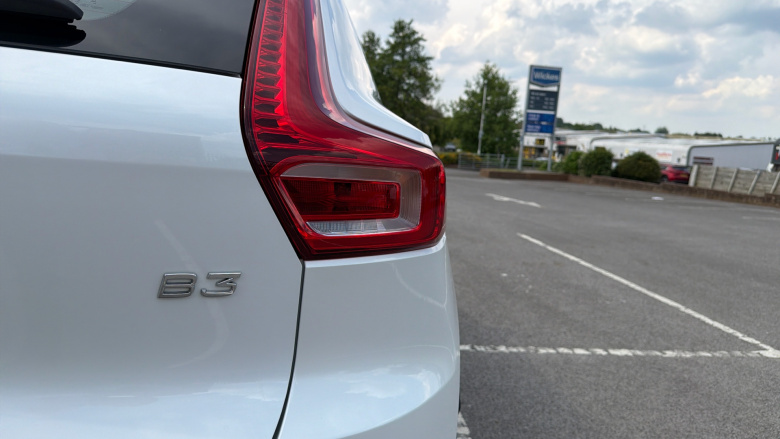 Volvo XC40 2.0 B3P Plus Dark 5dr Auto Petrol Estate
